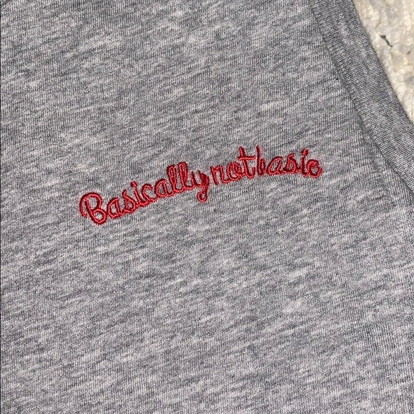 Cropped gray tank with embroidered saying - Picture 2 of 2